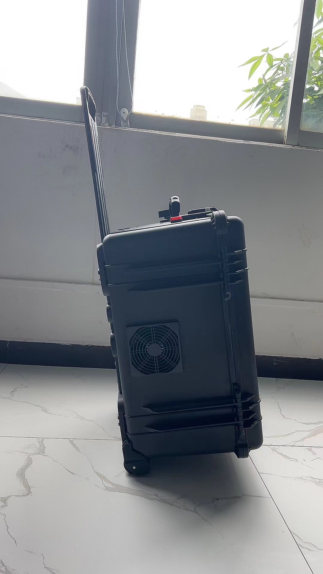 黄石手拉箱型移动通信干扰器